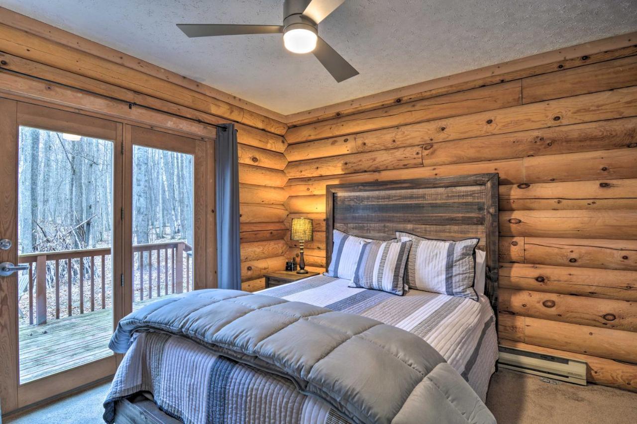 Secluded Gaylord Cabin With Deck, Fire Pit And Grill! Exteriér fotografie