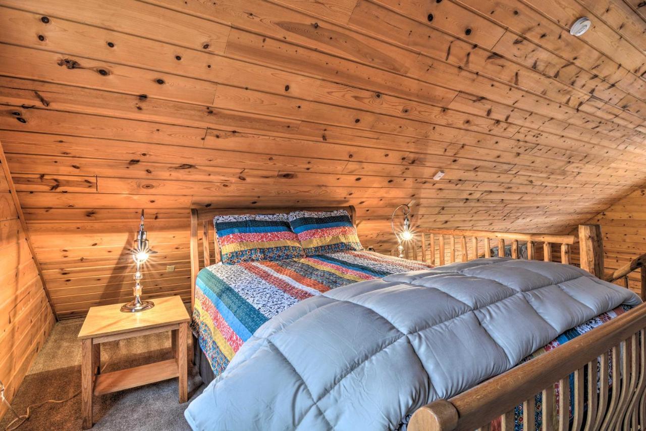 Secluded Gaylord Cabin With Deck, Fire Pit And Grill! Exteriér fotografie