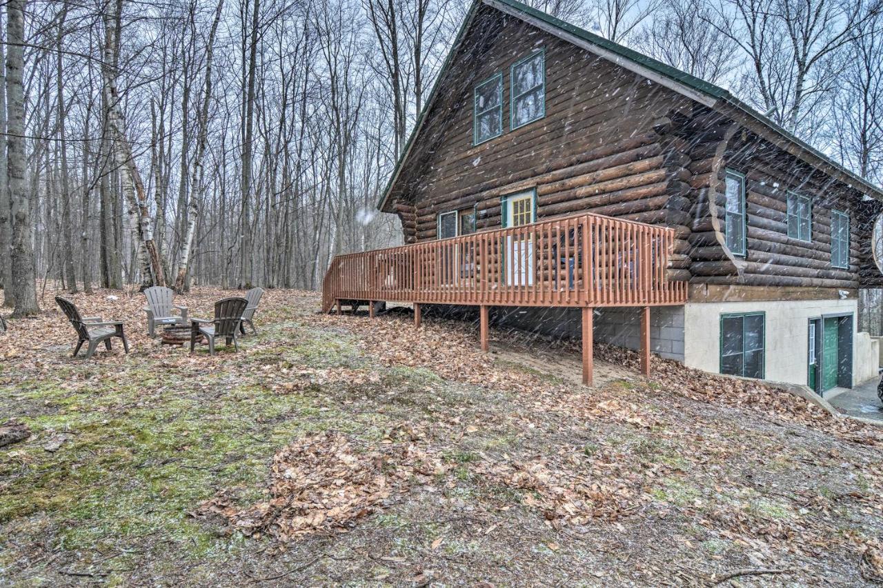 Secluded Gaylord Cabin With Deck, Fire Pit And Grill! Exteriér fotografie
