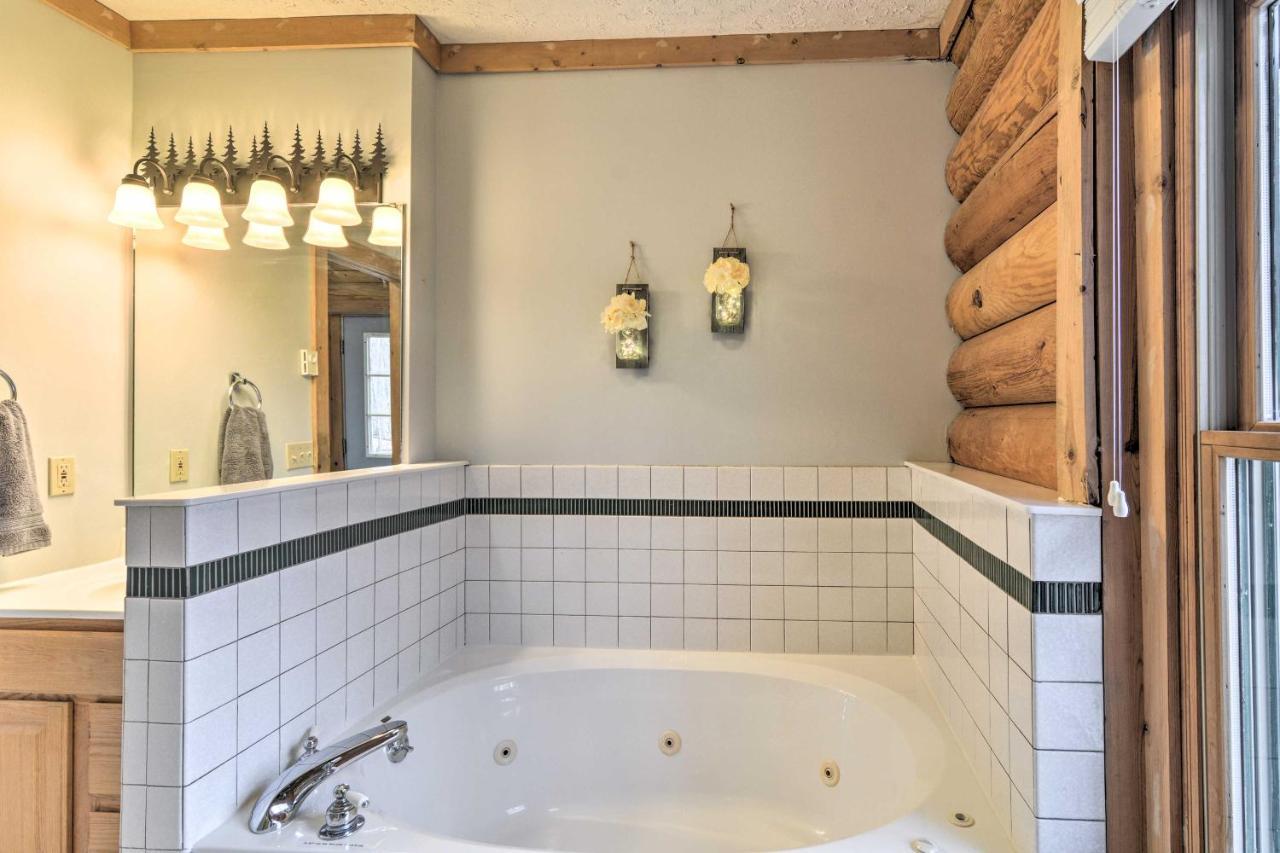 Secluded Gaylord Cabin With Deck, Fire Pit And Grill! Exteriér fotografie